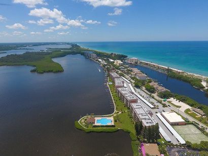 Aerial view of Sarasota Bay, Sunrise Cove and Siesta Key