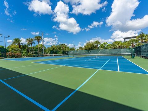 Tennis and pickleball courts at Sunrise Cove